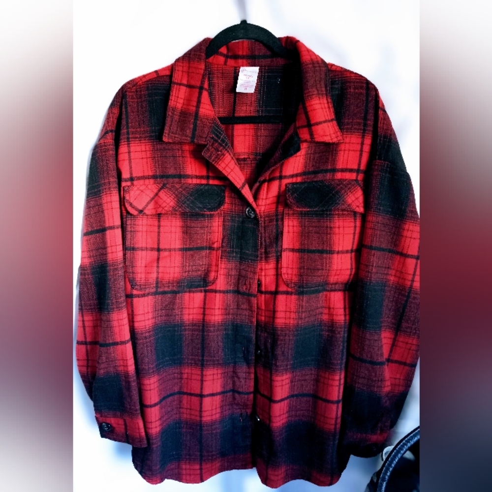 XXL No Boundaries button up flannel red and black